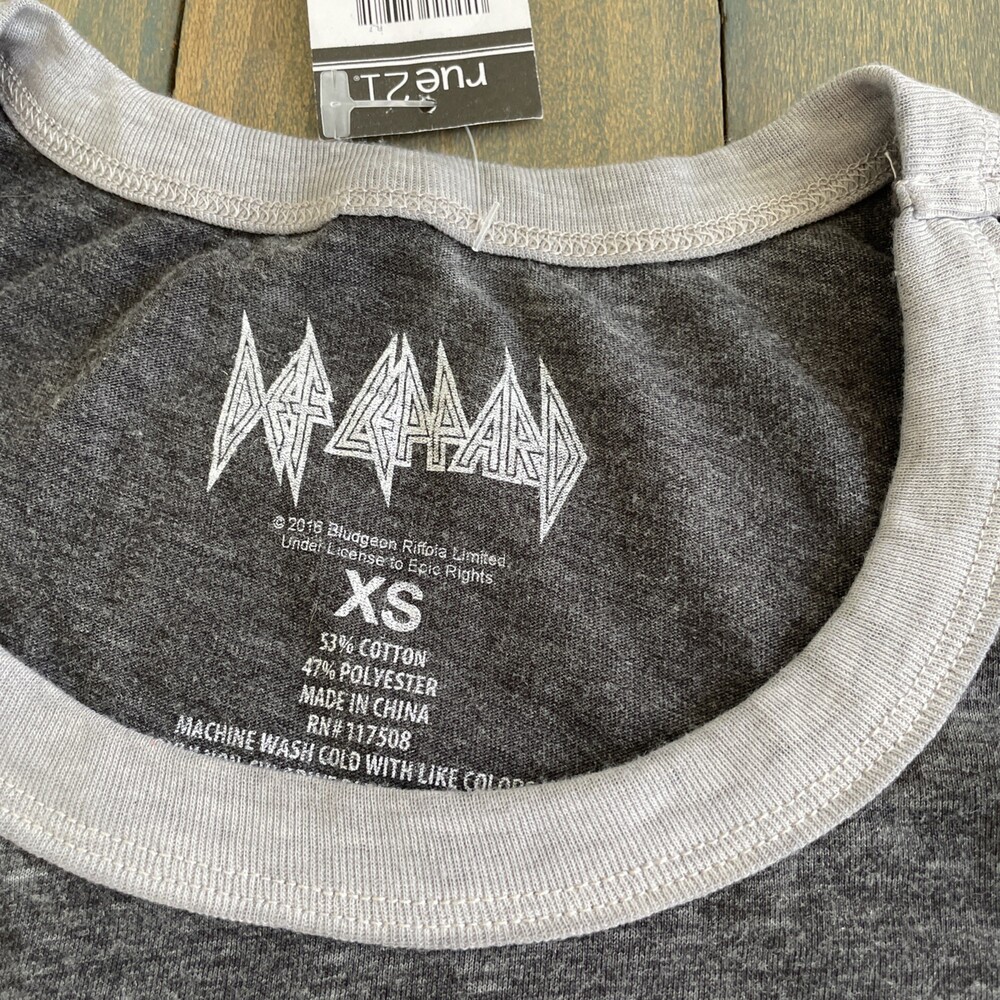 Def Leppard NWT Womens XS Gray Ringer Band Tee Graphic T-Shirt (M5) - Picture 8 of 8